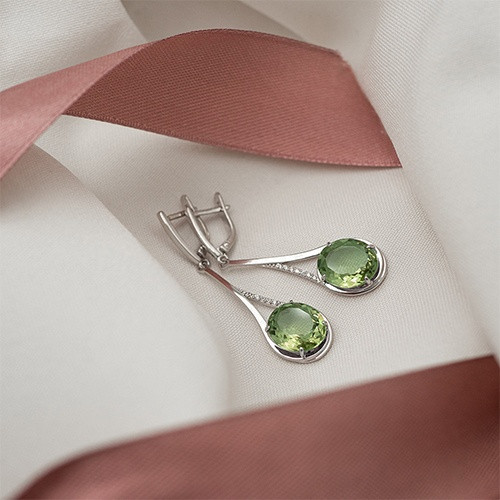Серьги из серебра с празиолитом