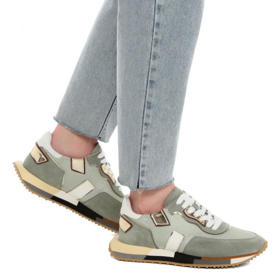 Кроссовки женские