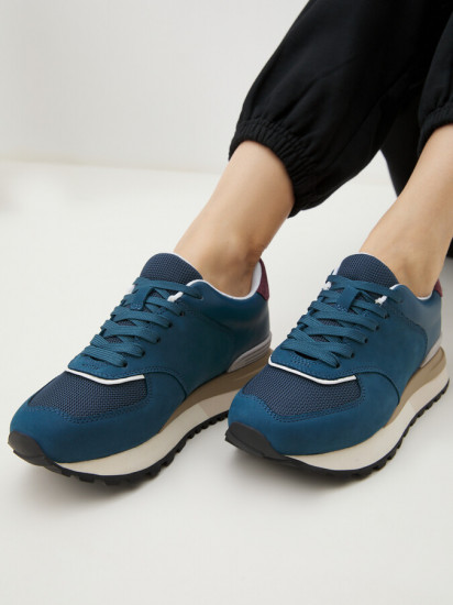 Кроссовки женские