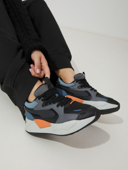 Кроссовки женские