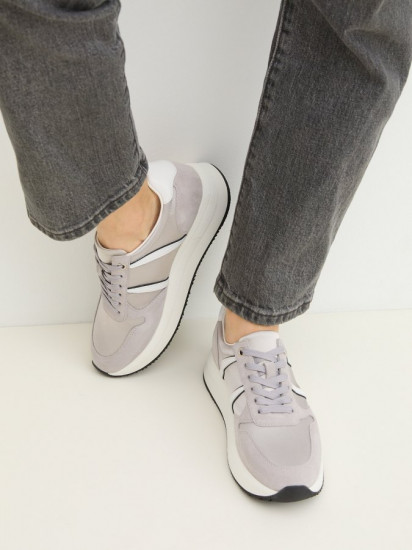 Кроссовки женские