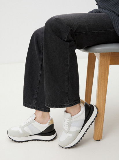 Кроссовки женские