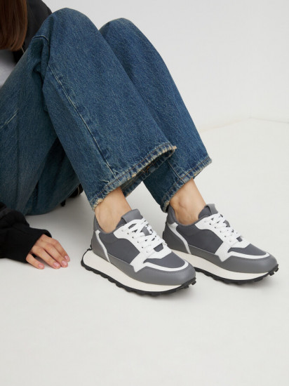 Кроссовки женские