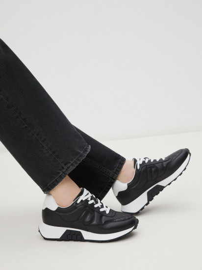 Кроссовки женские