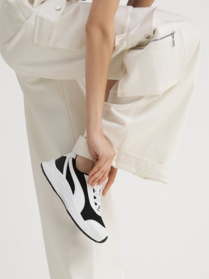 Кроссовки женские