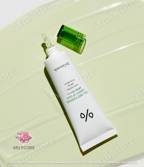 Солнцезащитный крем для проблемной кожи лица SPF50+ «Tea Tree Purifine Green Up Sun»