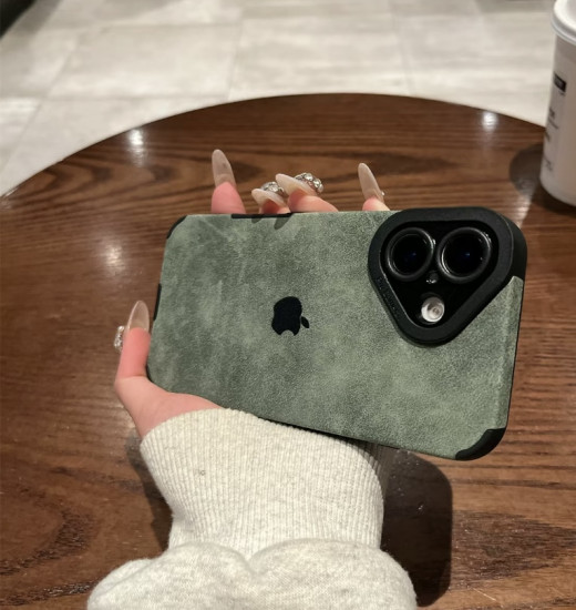Чехол для iPhone 16