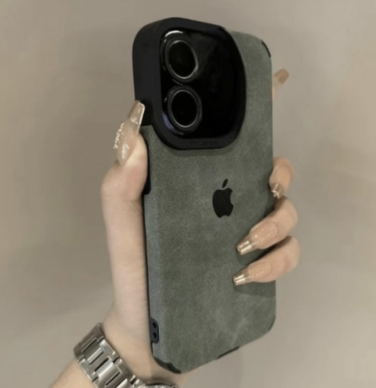 Чехол для iPhone 16