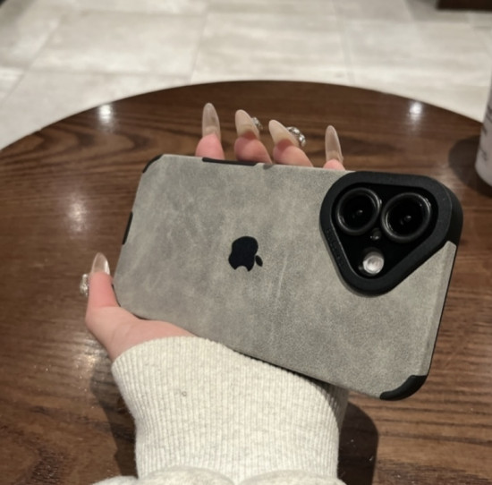 Чехол для iPhone 16