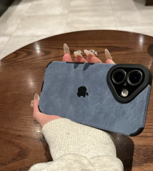 Чехол для iPhone 16