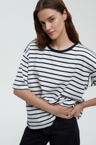 Футболка женская в полоску свободного силуэта