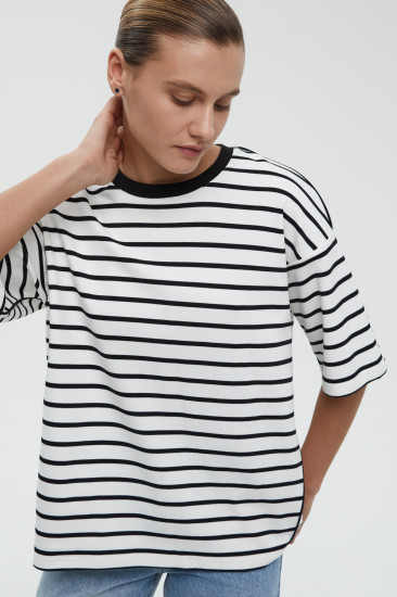 Футболка женская в полоску свободного силуэта