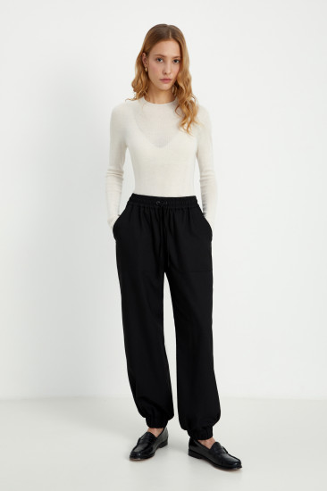 Брюки женские спортивные зауженного кроя на резинке