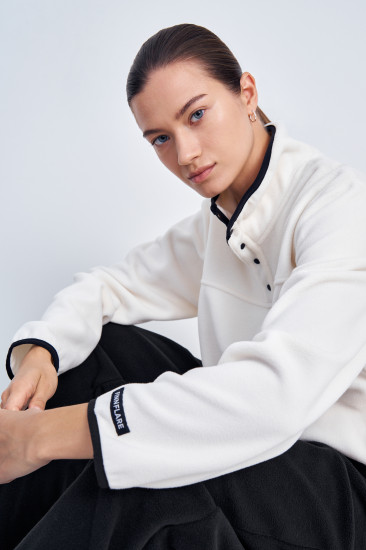 Толстовка женская с контрастной отделкой и воротником-стойкой