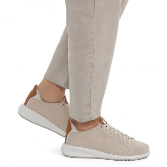 Кроссовки женские