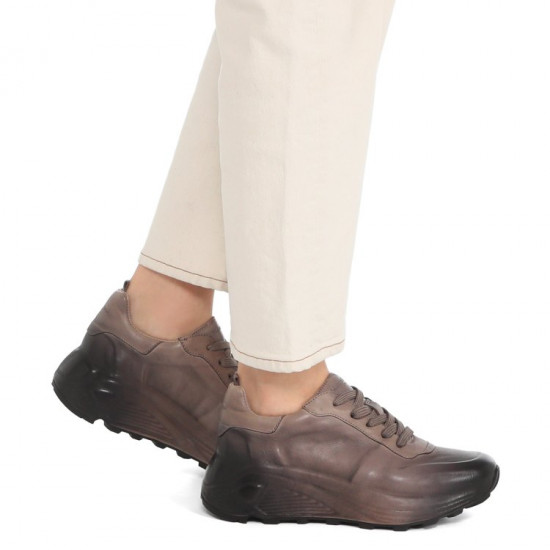 Кроссовки женские