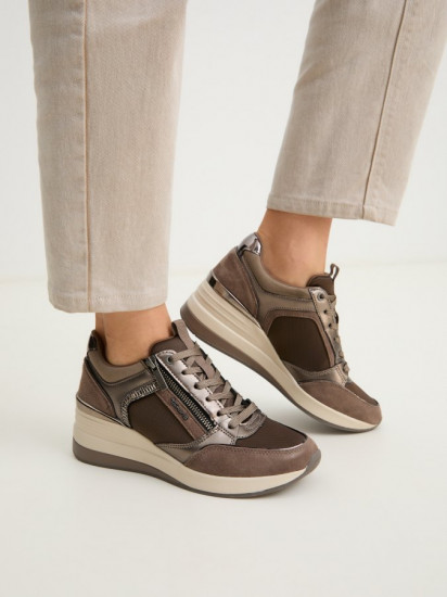 Кроссовки женские