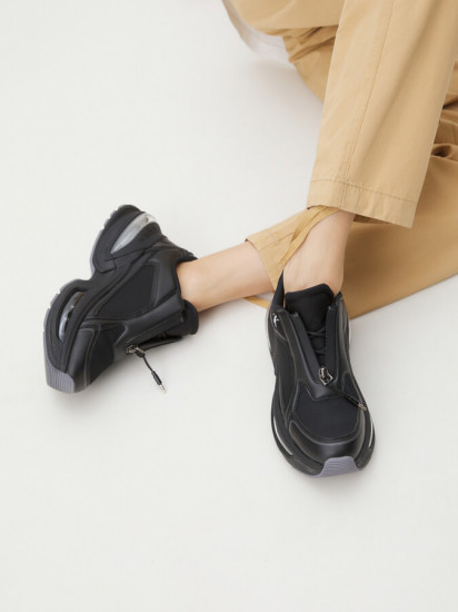 Кроссовки женские