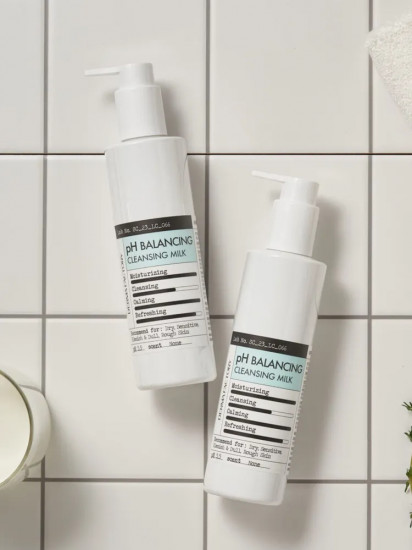 Молочко для лица очищающее «PH balancing cleansing milk»