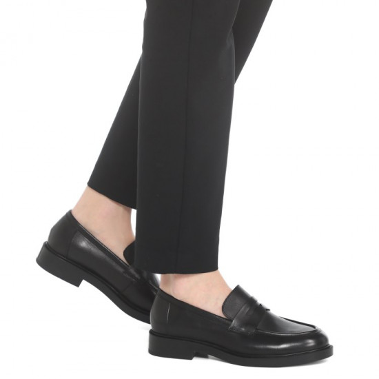 Лоферы женские