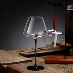 Набор бокалов для вина на красной ножке - Фото 1