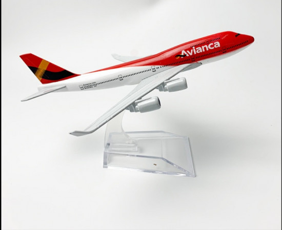 Фигурка коллекционная «Самолет Boeing 747 авиакомпании Avianca»