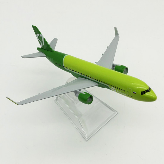 Фигурка коллекционная «Самолет Airbus A320 авиакомпании S7»