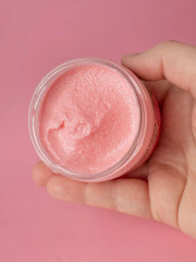 Скраб для лица и губ увлажняющий с пантенолом «Клубника» - Фото 1