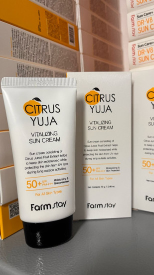 Крем для лица солнцезащитный с экстрактом юдзу SPF 50+ PA++++ «Citrus Yuja Vitalizing Sun Cream»
