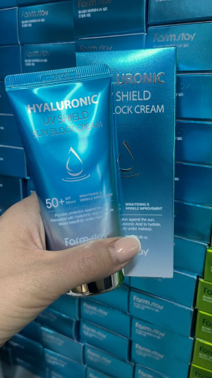 Солнцезащитный крем для лица с гиалуроновой кислотой SPF50+ PA+++ «Hyaluronic UV Shield Sun Block Cream»