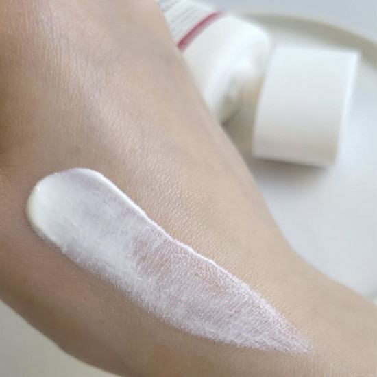 Солнцезащитный крем с глутатионом «Bio-Intense Glutathione Mela Toning Sun Cream SPF50+ PA++++»
