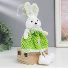 Фигурка «Зайчик в зелёном вязаном платье с цветком» - Фото 1
