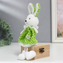 Фигурка «Зайчик в зелёном вязаном платье с цветком» - Фото 2