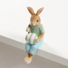 Фигурка «Зайчик раскрашивает пасхальное яйцо» - Фото 1