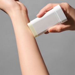 Матирующий солнцезащитный стик «Airy Velvet Sun Stick SPF50+ PA++++» - Фото 1