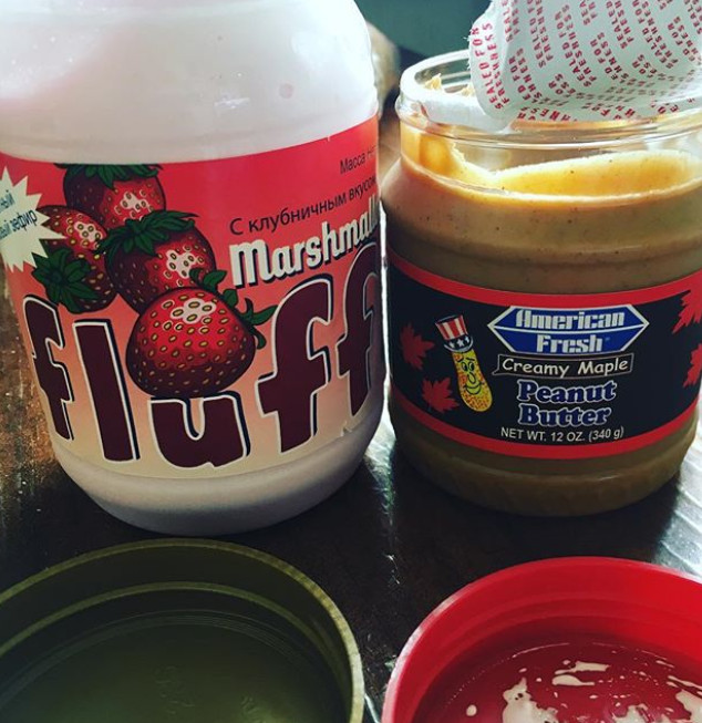 Маршмеллоу кремовый с клубничным вкусом — Marshmallow Fluff