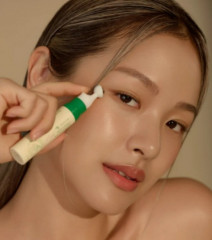 Пептидная сыворотка для век с массажным аппликатором «Vegan Collagen Eye Serum» - Фото 2