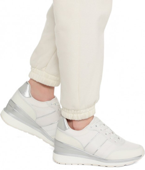 Кроссовки женские