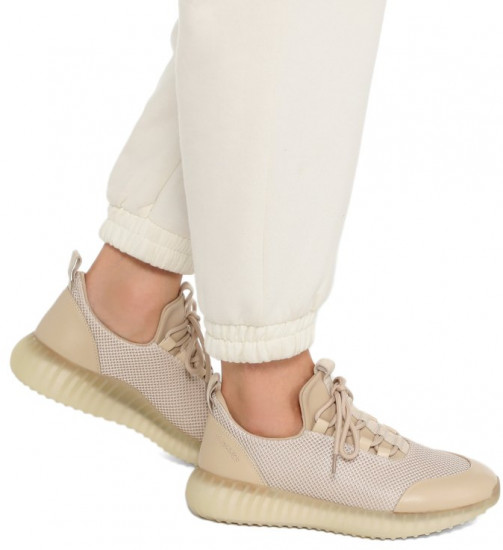 Кроссовки женские