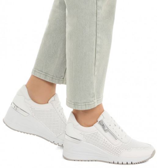 Кроссовки женские