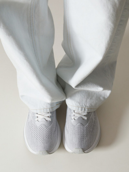 Кроссовки женские