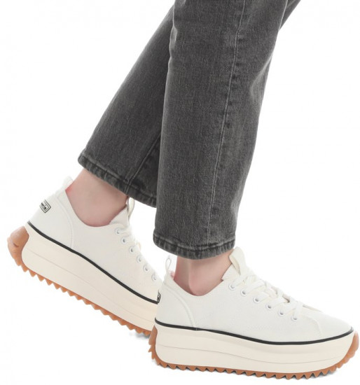 Кроссовки женские