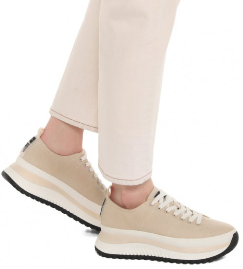 Кроссовки женские