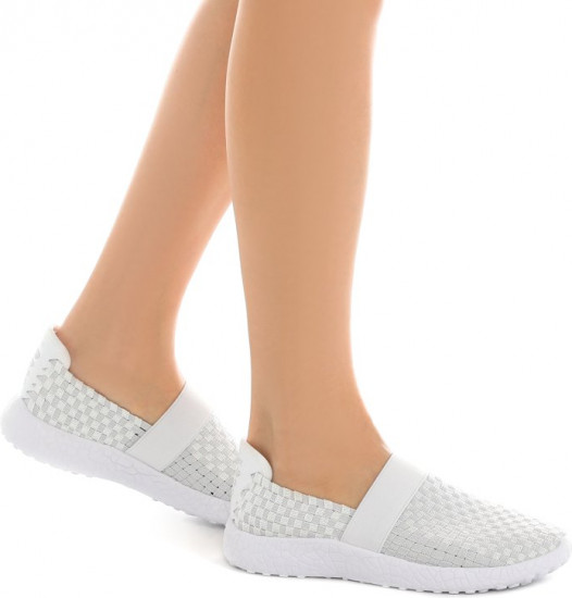 Кроссовки женские