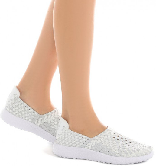 Кроссовки женские