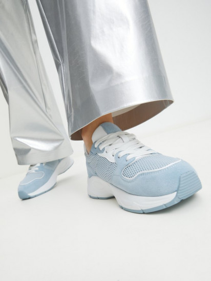 Кроссовки женские