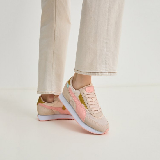 Кроссовки женские