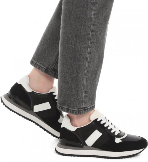 Кроссовки женские