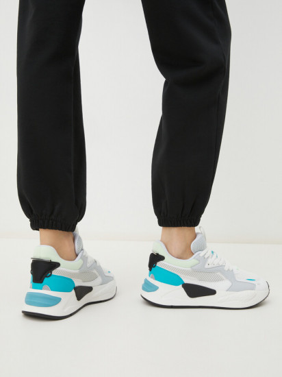 Кроссовки женские