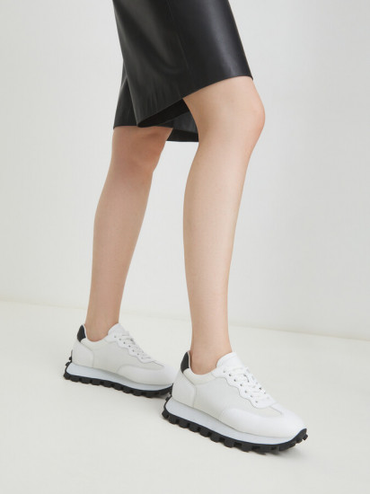 Кроссовки женские